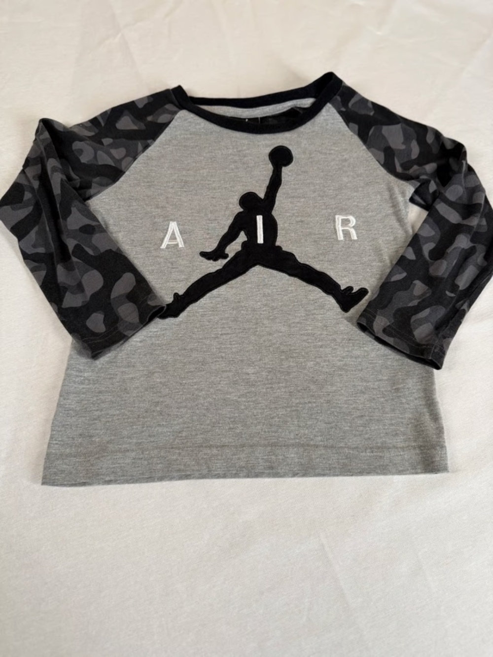 Boy's Nike Air Jordan Long Sleeve Shirt Size 6 Medium - Gray/Black Camo